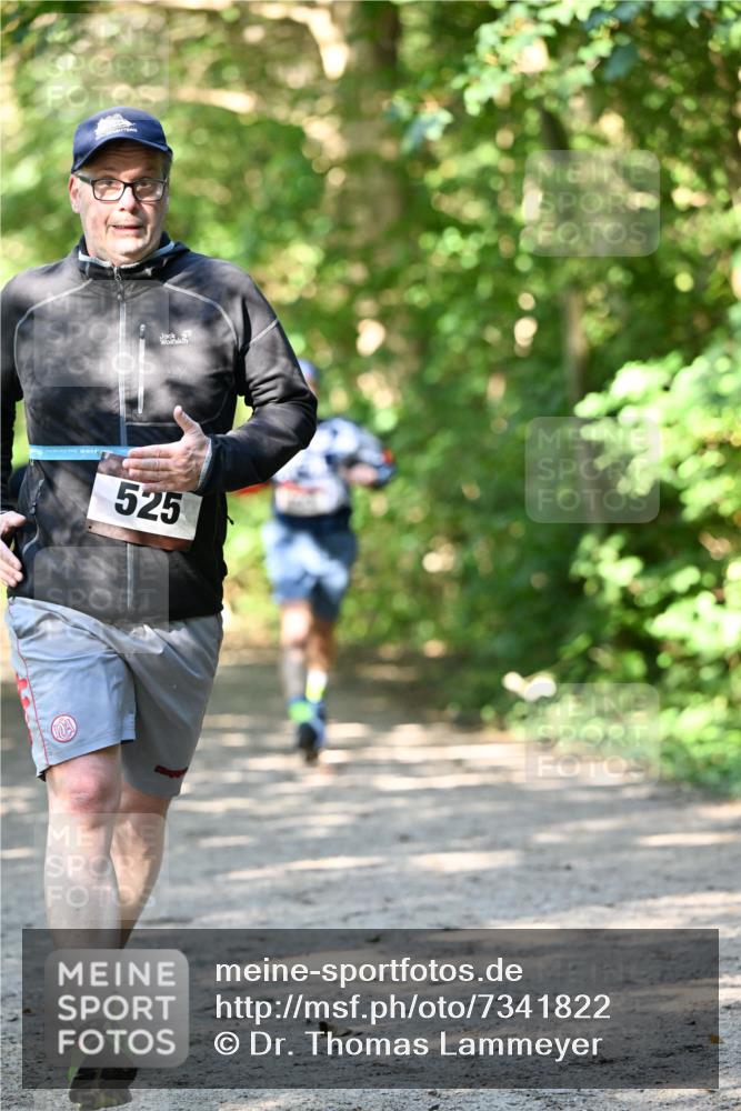 06.10.2024 - Bramfelder Halbmarathon 2024 Dr. Thomas Lammeyer http://msf.ph/oto/7341822 06.10.2024 10:51:14 Laufen 525 meine-sportfotos.de