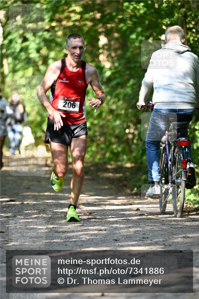 06.10.2024 - Bramfelder Halbmarathon 2024 Dr. Thomas Lammeyer http://msf.ph/oto/7341886 06.10.2024 10:51:31 Laufen 206 meine-sportfotos.de
