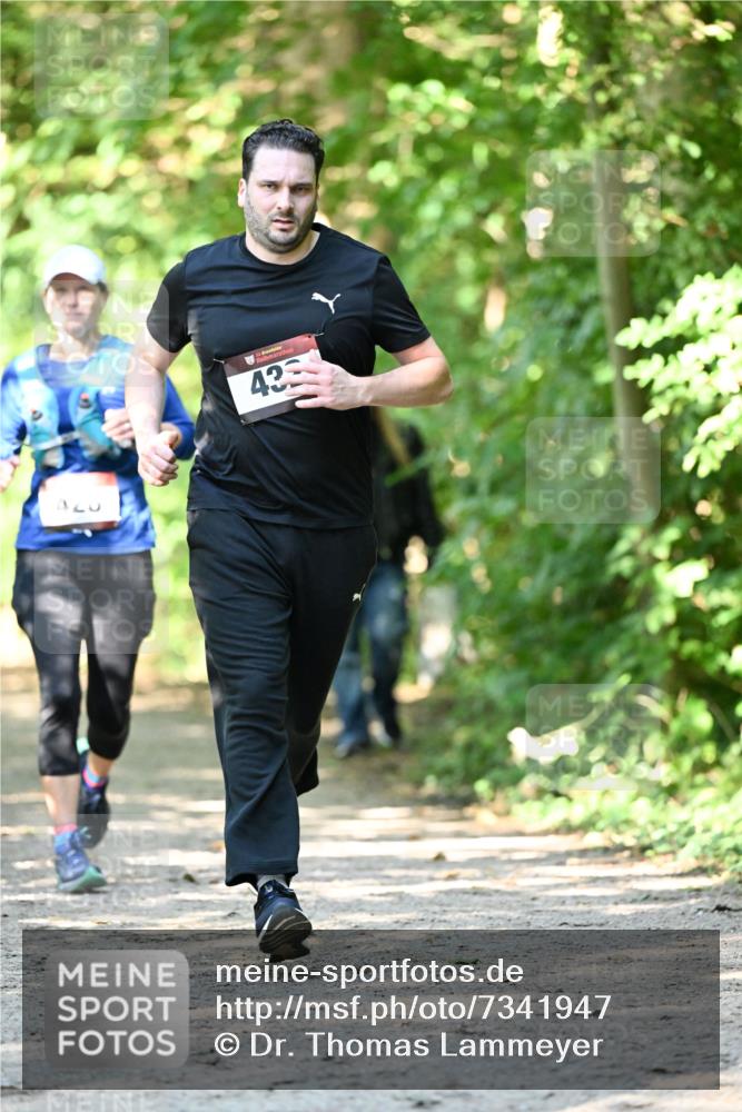 06.10.2024 - Bramfelder Halbmarathon 2024 Dr. Thomas Lammeyer http://msf.ph/oto/7341947 06.10.2024 10:51:52 Laufen 326, 43 meine-sportfotos.de