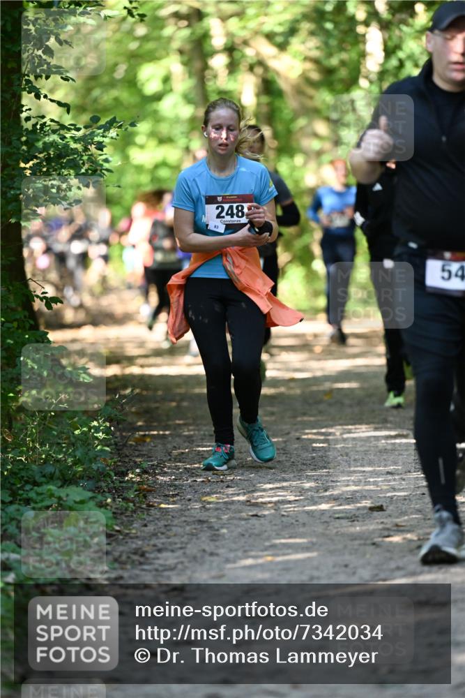 06.10.2024 - Bramfelder Halbmarathon 2024 Dr. Thomas Lammeyer http://msf.ph/oto/7342034 06.10.2024 10:52:17 Laufen 248, 54 meine-sportfotos.de
