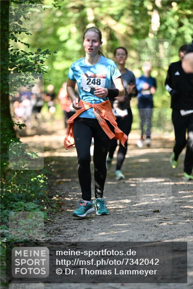 06.10.2024 - Bramfelder Halbmarathon 2024 Dr. Thomas Lammeyer http://msf.ph/oto/7342042 06.10.2024 10:52:18 Laufen 248, 83 meine-sportfotos.de