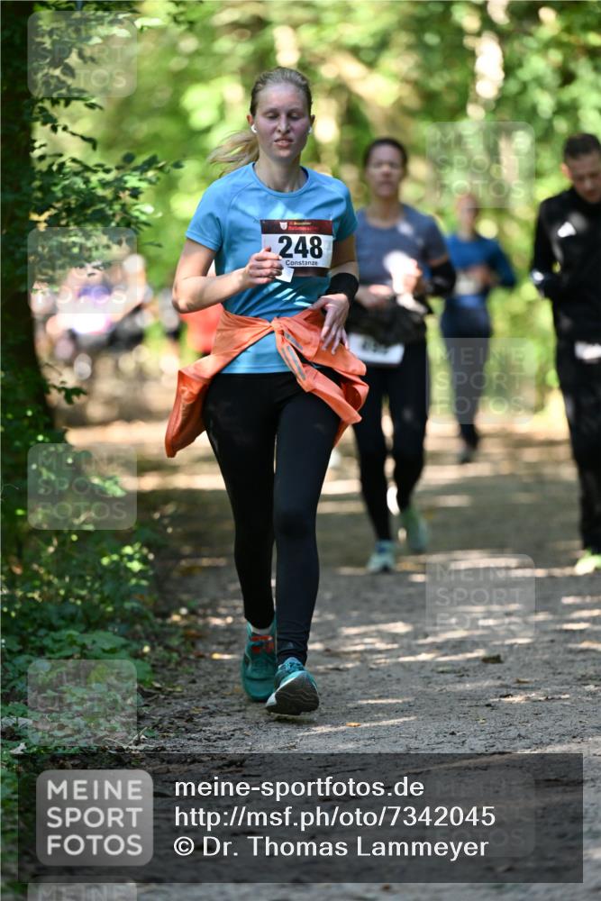 06.10.2024 - Bramfelder Halbmarathon 2024 Dr. Thomas Lammeyer http://msf.ph/oto/7342045 06.10.2024 10:52:18 Laufen 33, 248 meine-sportfotos.de