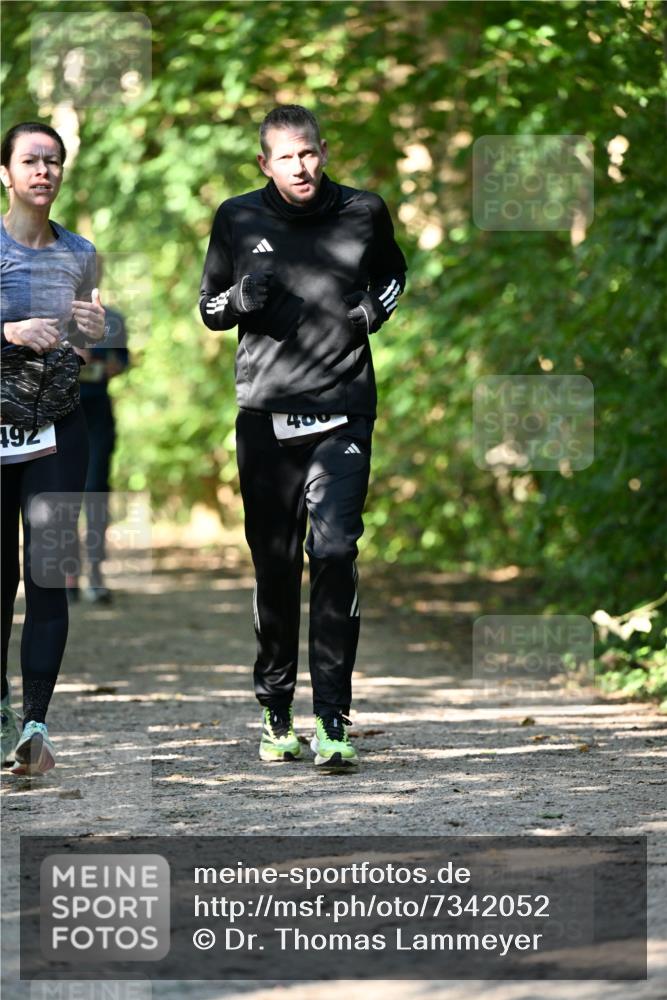 06.10.2024 - Bramfelder Halbmarathon 2024 Dr. Thomas Lammeyer http://msf.ph/oto/7342052 06.10.2024 10:52:20 Laufen 492, 400 meine-sportfotos.de
