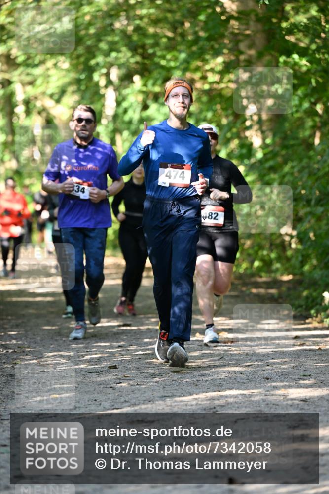 06.10.2024 - Bramfelder Halbmarathon 2024 Dr. Thomas Lammeyer http://msf.ph/oto/7342058 06.10.2024 10:52:24 Laufen 474, 34, 482 meine-sportfotos.de