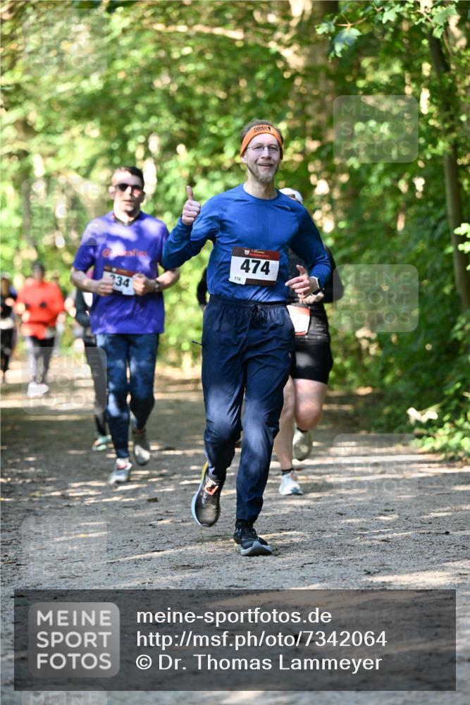 06.10.2024 - Bramfelder Halbmarathon 2024 Dr. Thomas Lammeyer http://msf.ph/oto/7342064 06.10.2024 10:52:25 Laufen 234, 178, 474 meine-sportfotos.de