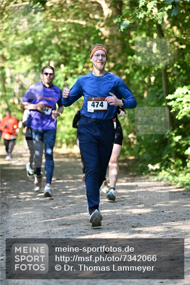 06.10.2024 - Bramfelder Halbmarathon 2024 Dr. Thomas Lammeyer http://msf.ph/oto/7342066 06.10.2024 10:52:25 Laufen 34, 474, 178 meine-sportfotos.de