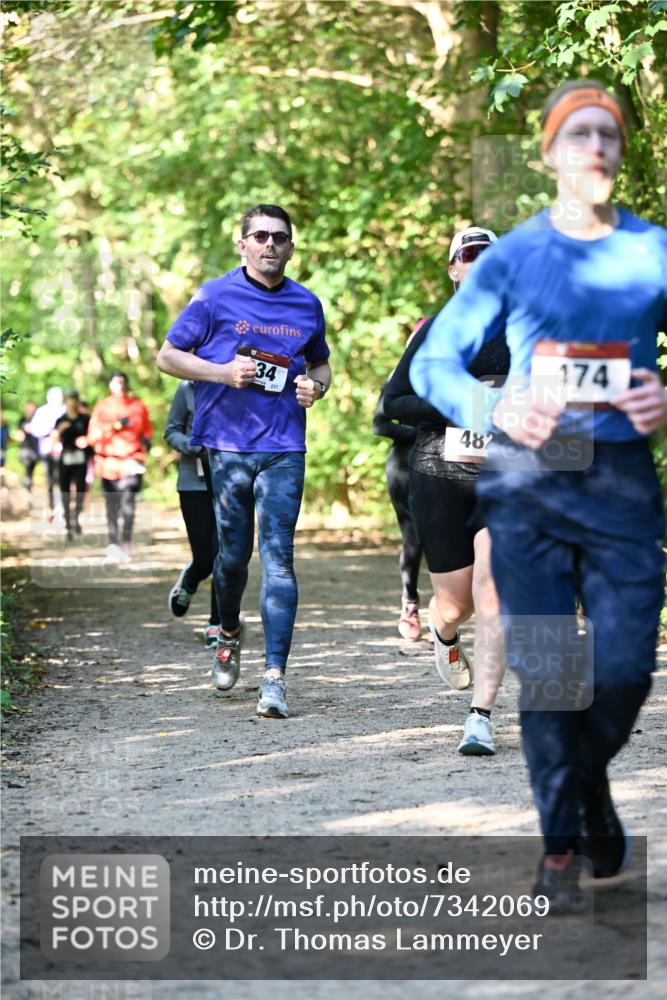 06.10.2024 - Bramfelder Halbmarathon 2024 Dr. Thomas Lammeyer http://msf.ph/oto/7342069 06.10.2024 10:52:26 Laufen 34, 231, 482, 474 meine-sportfotos.de