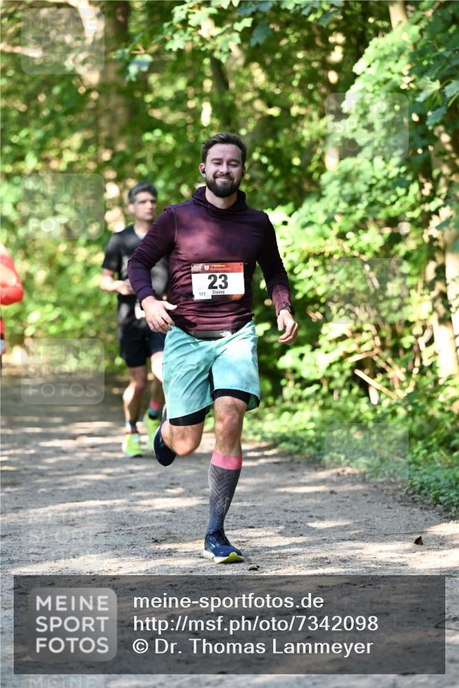 06.10.2024 - Bramfelder Halbmarathon 2024 Dr. Thomas Lammeyer http://msf.ph/oto/7342098 06.10.2024 10:52:33 Laufen 177, 23 meine-sportfotos.de