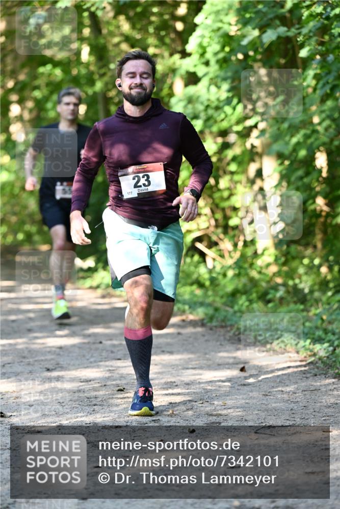 06.10.2024 - Bramfelder Halbmarathon 2024 Dr. Thomas Lammeyer http://msf.ph/oto/7342101 06.10.2024 10:52:33 Laufen 23, 177 meine-sportfotos.de