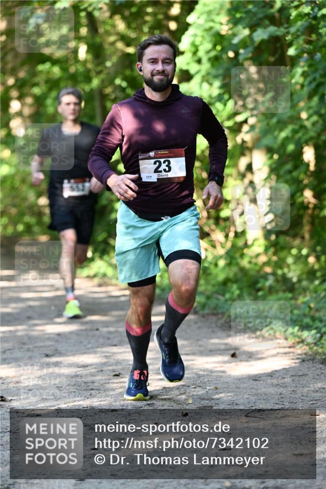06.10.2024 - Bramfelder Halbmarathon 2024 Dr. Thomas Lammeyer http://msf.ph/oto/7342102 06.10.2024 10:52:33 Laufen 177, 33, 23 meine-sportfotos.de