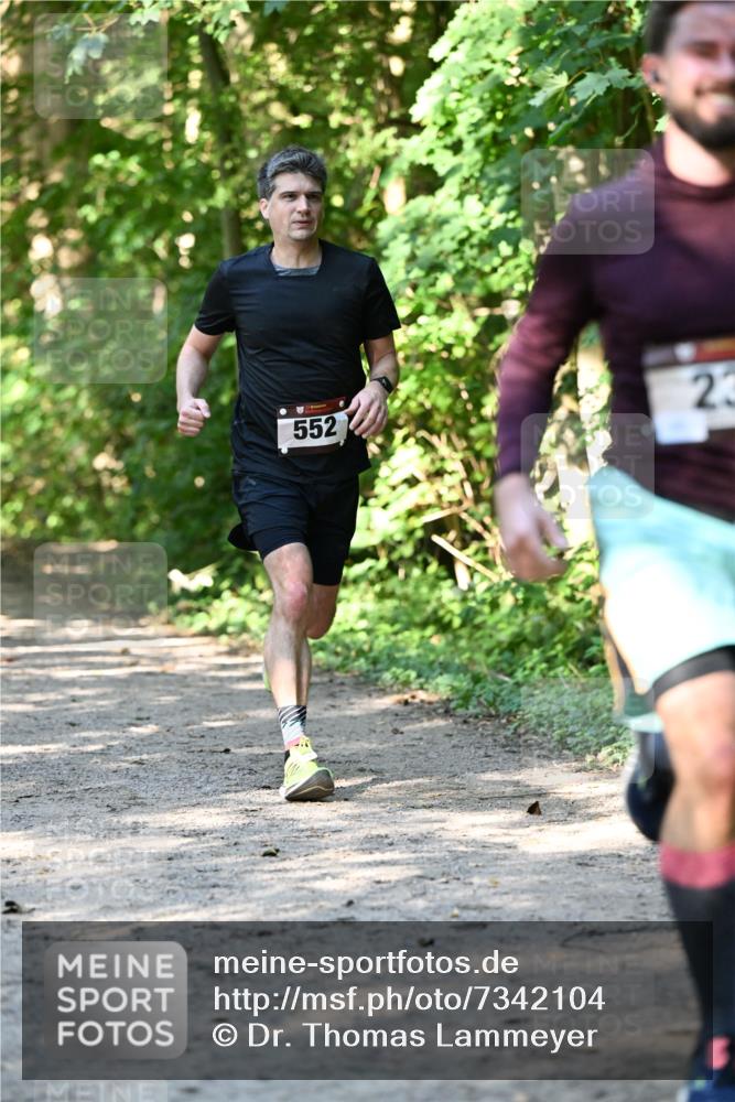 06.10.2024 - Bramfelder Halbmarathon 2024 Dr. Thomas Lammeyer http://msf.ph/oto/7342104 06.10.2024 10:52:34 Laufen 23, 552 meine-sportfotos.de