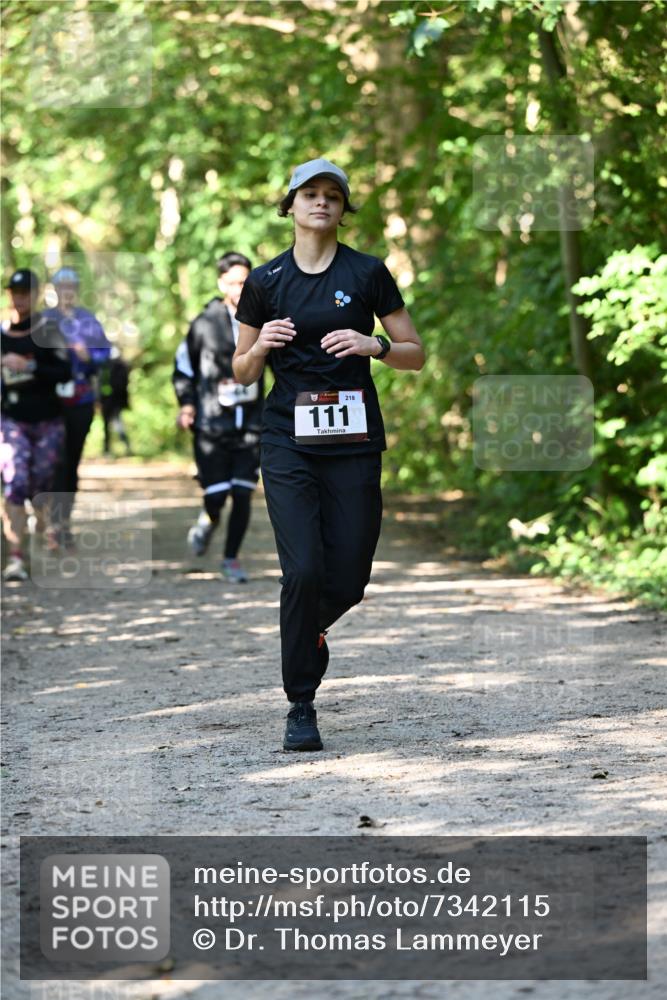 06.10.2024 - Bramfelder Halbmarathon 2024 Dr. Thomas Lammeyer http://msf.ph/oto/7342115 06.10.2024 10:52:36 Laufen 111, 218 meine-sportfotos.de