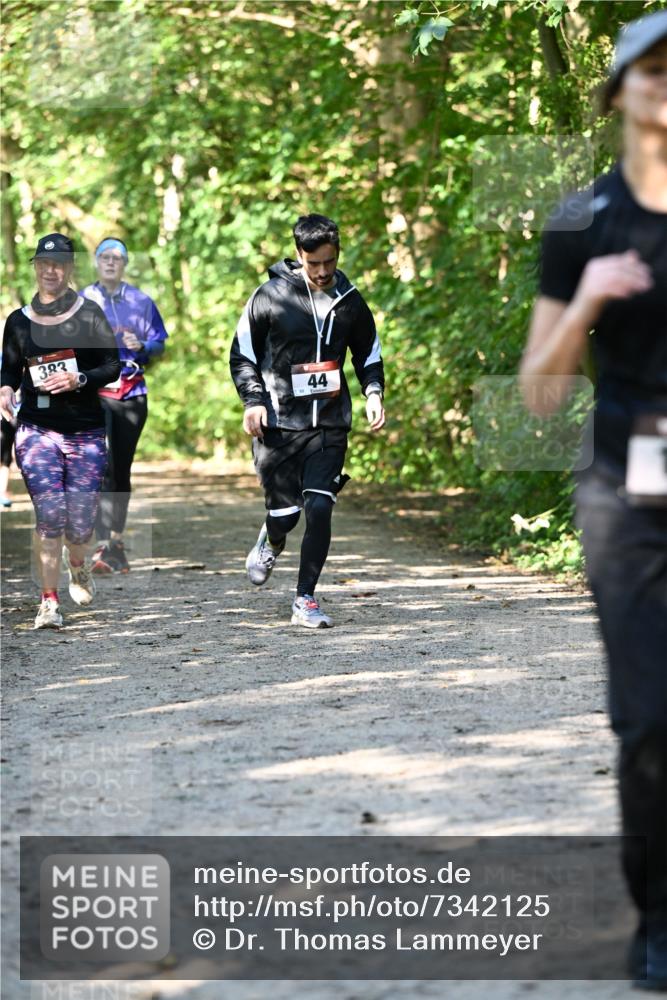 06.10.2024 - Bramfelder Halbmarathon 2024 Dr. Thomas Lammeyer http://msf.ph/oto/7342125 06.10.2024 10:52:38 Laufen 383, 44 meine-sportfotos.de