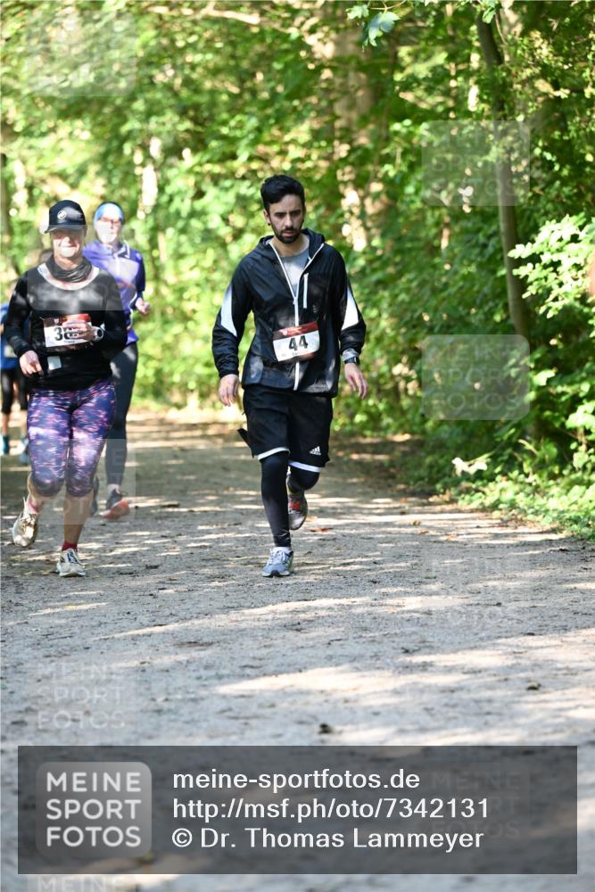 06.10.2024 - Bramfelder Halbmarathon 2024 Dr. Thomas Lammeyer http://msf.ph/oto/7342131 06.10.2024 10:52:38 Laufen 30, 44 meine-sportfotos.de