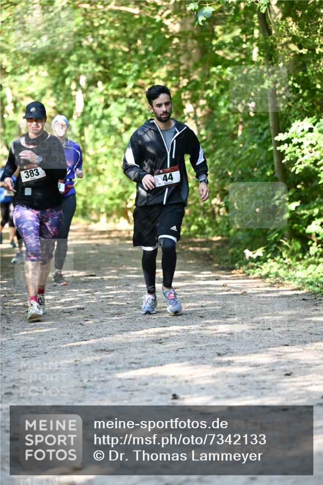 06.10.2024 - Bramfelder Halbmarathon 2024 Dr. Thomas Lammeyer http://msf.ph/oto/7342133 06.10.2024 10:52:38 Laufen 383, 44 meine-sportfotos.de