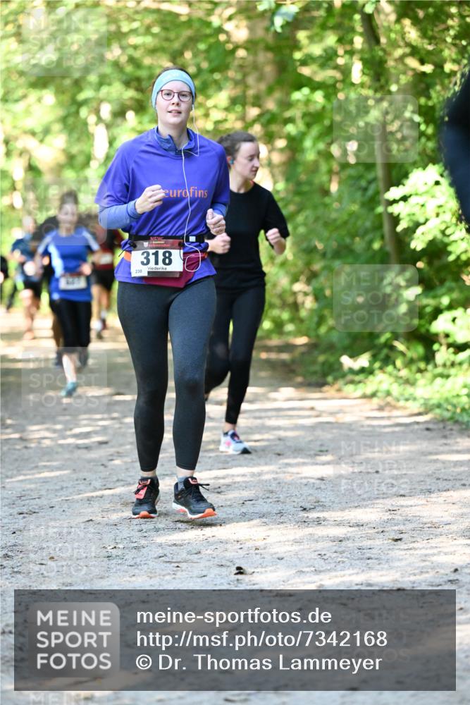 06.10.2024 - Bramfelder Halbmarathon 2024 Dr. Thomas Lammeyer http://msf.ph/oto/7342168 06.10.2024 10:52:42 Laufen 230, 637, 318 meine-sportfotos.de