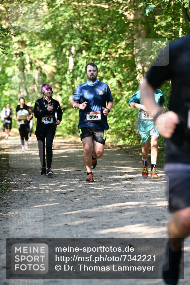 06.10.2024 - Bramfelder Halbmarathon 2024 Dr. Thomas Lammeyer http://msf.ph/oto/7342221 06.10.2024 10:52:48 Laufen 265, 556, 468 meine-sportfotos.de