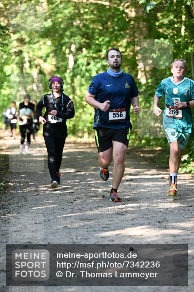 06.10.2024 - Bramfelder Halbmarathon 2024 Dr. Thomas Lammeyer http://msf.ph/oto/7342236 06.10.2024 10:52:49 Laufen 460, 556, 269 meine-sportfotos.de