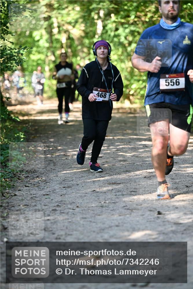 06.10.2024 - Bramfelder Halbmarathon 2024 Dr. Thomas Lammeyer http://msf.ph/oto/7342246 06.10.2024 10:52:51 Laufen 468, 556 meine-sportfotos.de