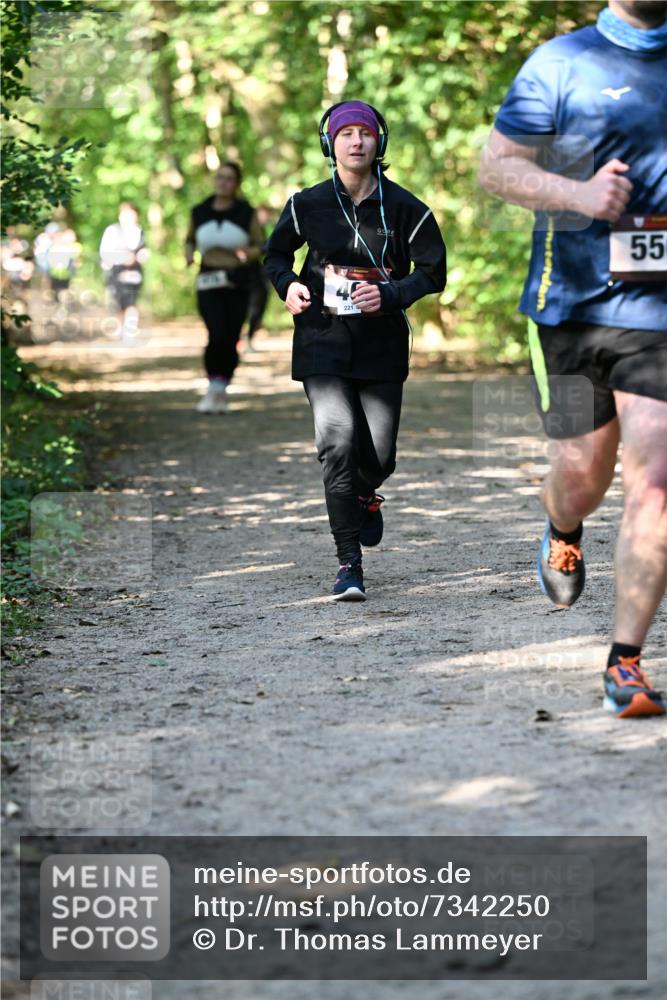 06.10.2024 - Bramfelder Halbmarathon 2024 Dr. Thomas Lammeyer http://msf.ph/oto/7342250 06.10.2024 10:52:51 Laufen 221, 55 meine-sportfotos.de