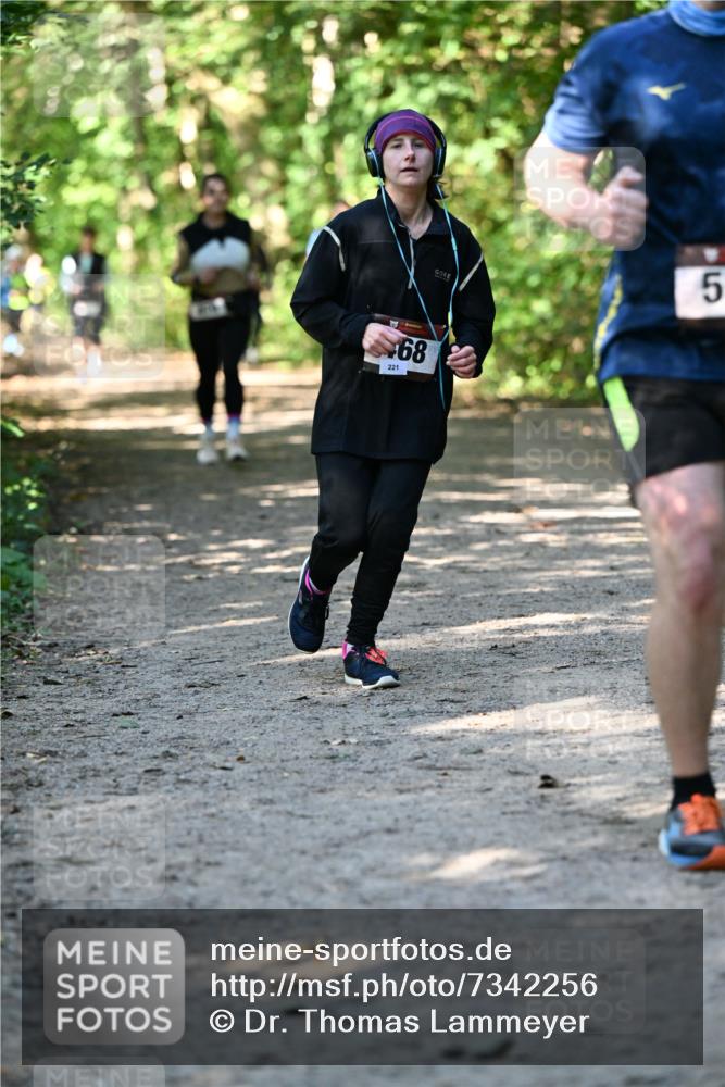 06.10.2024 - Bramfelder Halbmarathon 2024 Dr. Thomas Lammeyer http://msf.ph/oto/7342256 06.10.2024 10:52:51 Laufen 221, 68, 5 meine-sportfotos.de