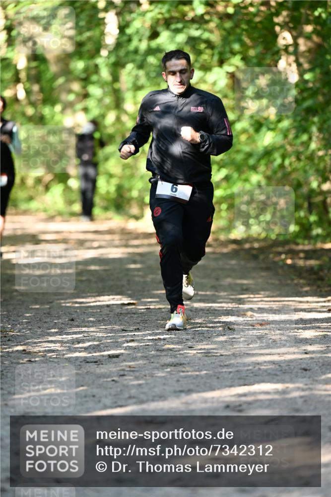 06.10.2024 - Bramfelder Halbmarathon 2024 Dr. Thomas Lammeyer http://msf.ph/oto/7342312 06.10.2024 10:52:58 Laufen 6 meine-sportfotos.de