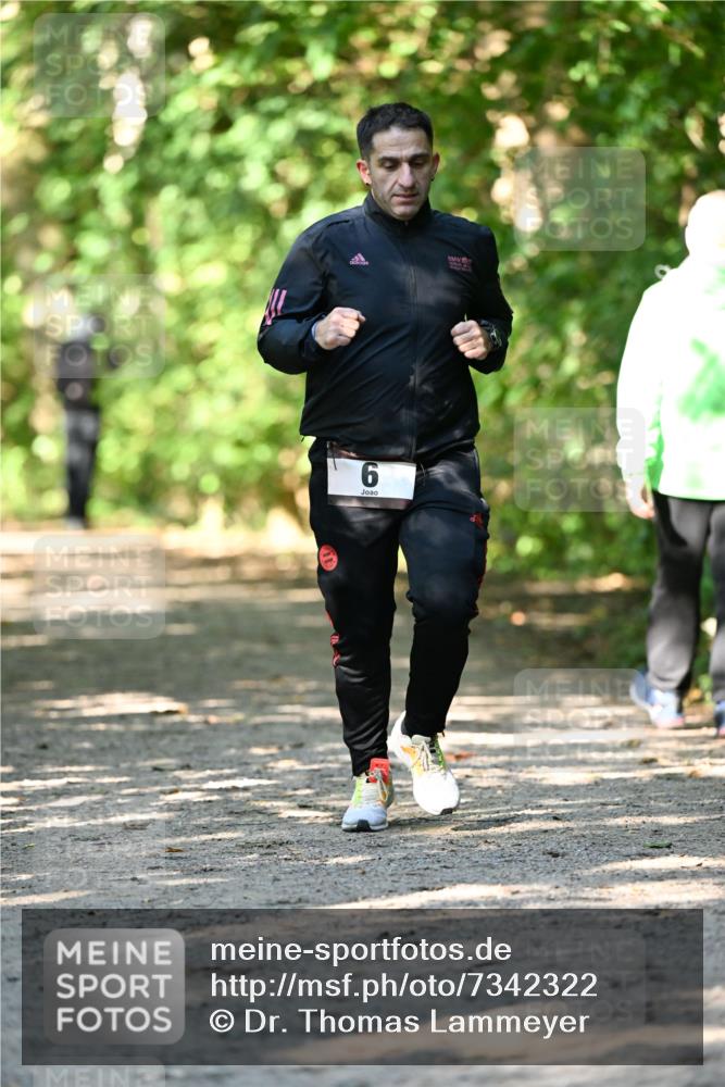06.10.2024 - Bramfelder Halbmarathon 2024 Dr. Thomas Lammeyer http://msf.ph/oto/7342322 06.10.2024 10:52:59 Laufen 6 meine-sportfotos.de