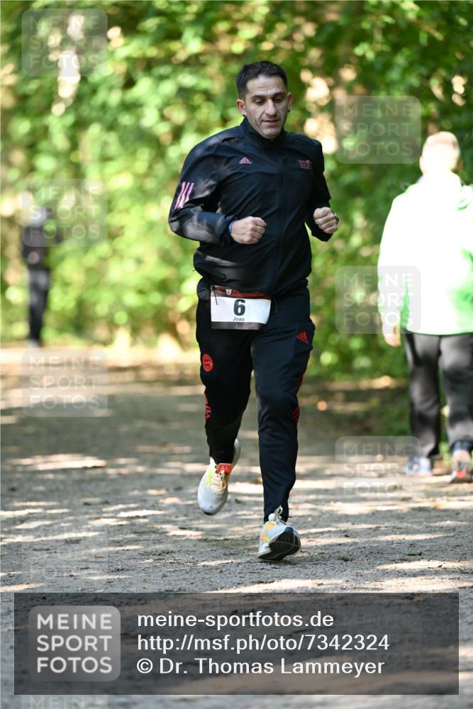 06.10.2024 - Bramfelder Halbmarathon 2024 Dr. Thomas Lammeyer http://msf.ph/oto/7342324 06.10.2024 10:52:59 Laufen 6 meine-sportfotos.de