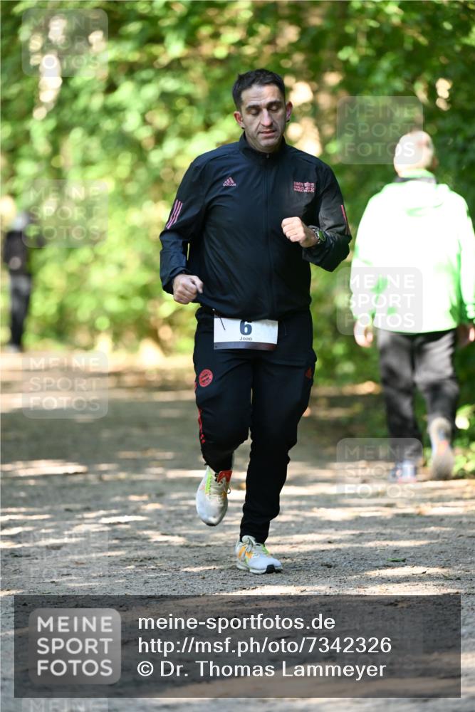 06.10.2024 - Bramfelder Halbmarathon 2024 Dr. Thomas Lammeyer http://msf.ph/oto/7342326 06.10.2024 10:52:59 Laufen 5 meine-sportfotos.de