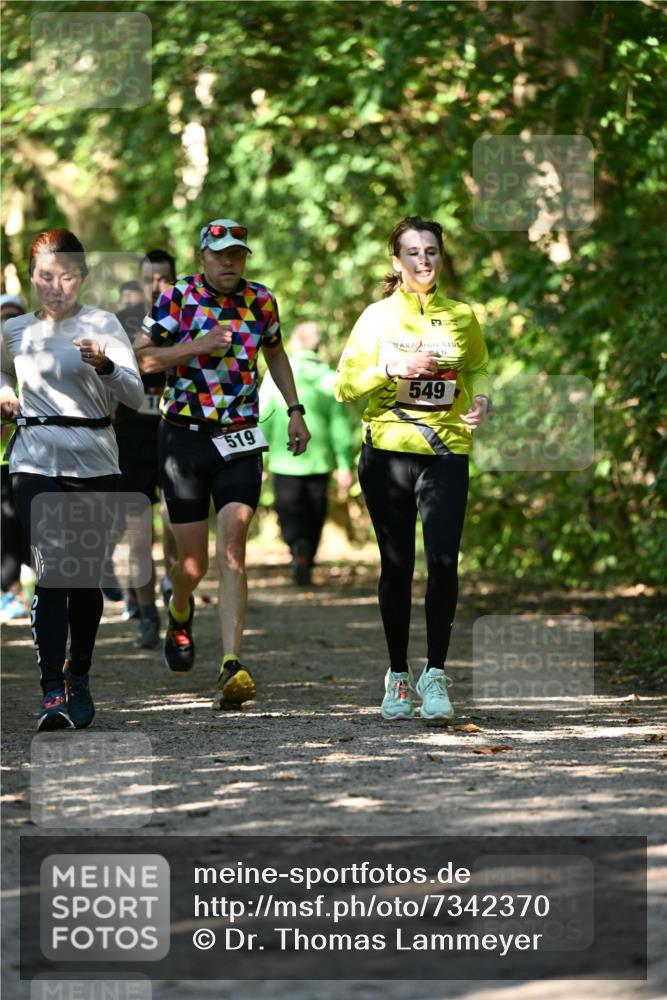 06.10.2024 - Bramfelder Halbmarathon 2024 Dr. Thomas Lammeyer http://msf.ph/oto/7342370 06.10.2024 10:53:10 Laufen 519, 549 meine-sportfotos.de
