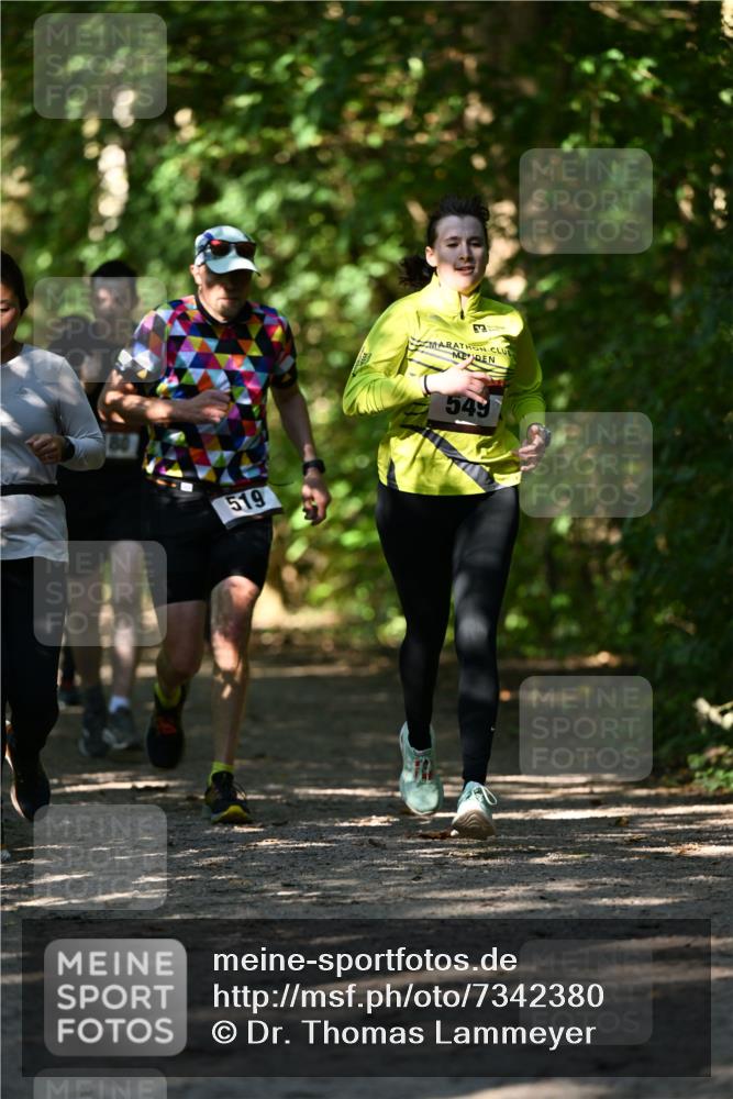 06.10.2024 - Bramfelder Halbmarathon 2024 Dr. Thomas Lammeyer http://msf.ph/oto/7342380 06.10.2024 10:53:11 Laufen 519, 549 meine-sportfotos.de