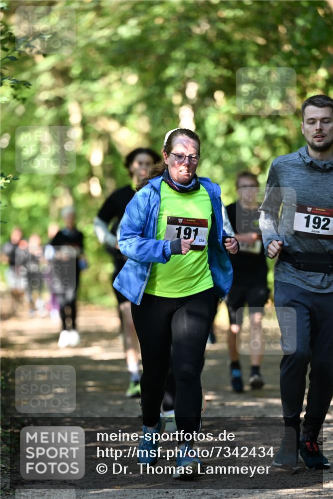 06.10.2024 - Bramfelder Halbmarathon 2024 Dr. Thomas Lammeyer http://msf.ph/oto/7342434 06.10.2024 10:53:17 Laufen 191, 224, 192 meine-sportfotos.de