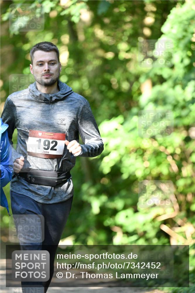 06.10.2024 - Bramfelder Halbmarathon 2024 Dr. Thomas Lammeyer http://msf.ph/oto/7342452 06.10.2024 10:53:18 Laufen 192 meine-sportfotos.de