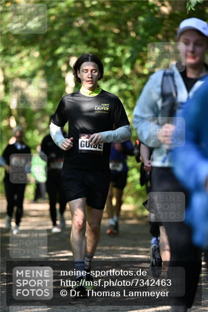 06.10.2024 - Bramfelder Halbmarathon 2024 Dr. Thomas Lammeyer http://msf.ph/oto/7342463 06.10.2024 10:53:20 Laufen  meine-sportfotos.de