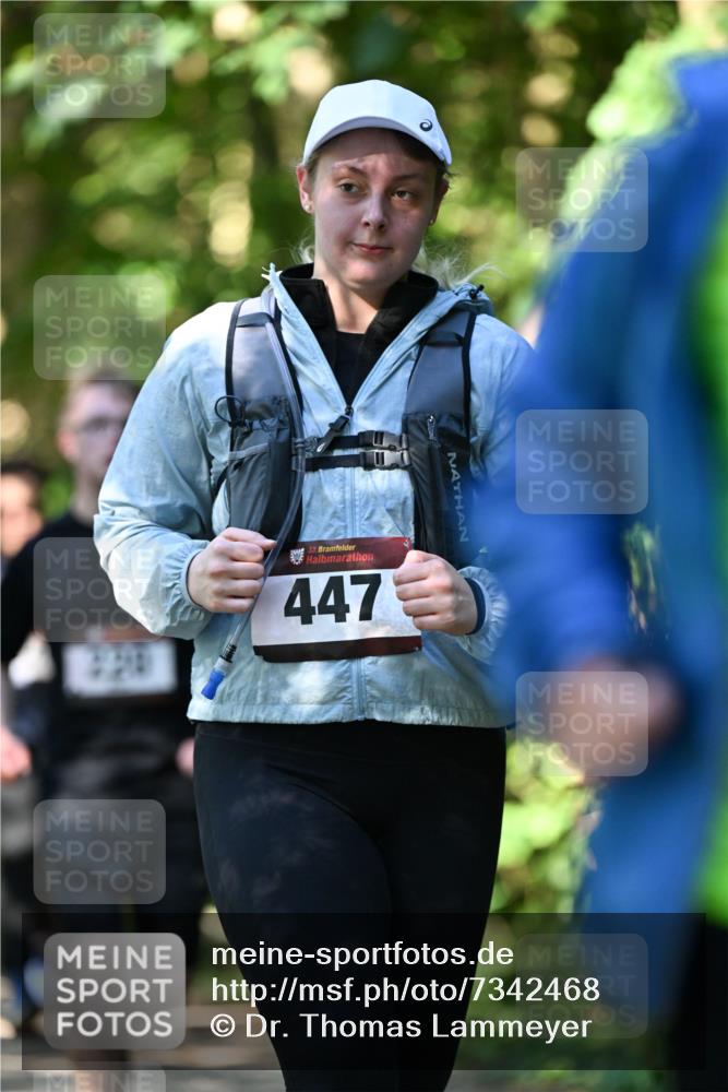 06.10.2024 - Bramfelder Halbmarathon 2024 Dr. Thomas Lammeyer http://msf.ph/oto/7342468 06.10.2024 10:53:21 Laufen 33, 447 meine-sportfotos.de
