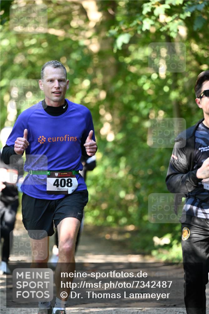 06.10.2024 - Bramfelder Halbmarathon 2024 Dr. Thomas Lammeyer http://msf.ph/oto/7342487 06.10.2024 10:53:24 Laufen 408, 63 meine-sportfotos.de