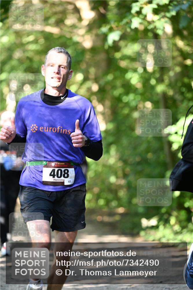 06.10.2024 - Bramfelder Halbmarathon 2024 Dr. Thomas Lammeyer http://msf.ph/oto/7342490 06.10.2024 10:53:24 Laufen 33, 408, 63 meine-sportfotos.de