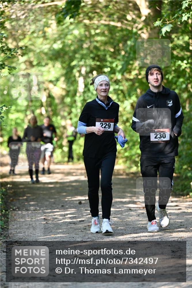 06.10.2024 - Bramfelder Halbmarathon 2024 Dr. Thomas Lammeyer http://msf.ph/oto/7342497 06.10.2024 10:53:26 Laufen 229, 230 meine-sportfotos.de