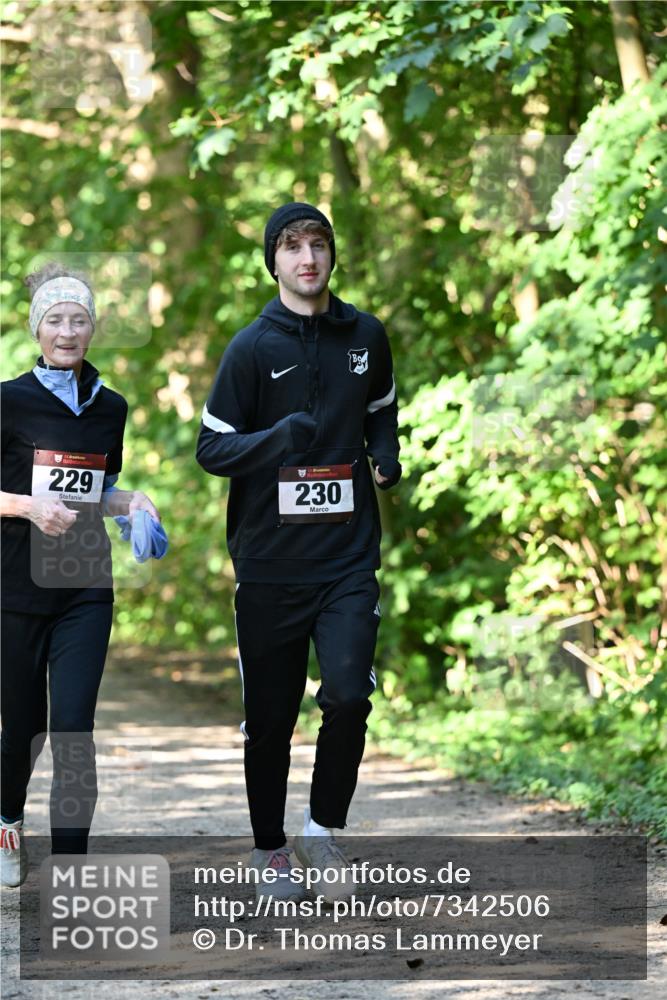 06.10.2024 - Bramfelder Halbmarathon 2024 Dr. Thomas Lammeyer http://msf.ph/oto/7342506 06.10.2024 10:53:26 Laufen 229, 230 meine-sportfotos.de