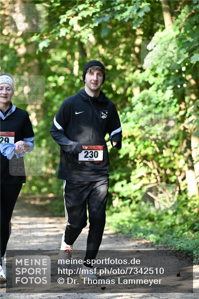 06.10.2024 - Bramfelder Halbmarathon 2024 Dr. Thomas Lammeyer http://msf.ph/oto/7342510 06.10.2024 10:53:27 Laufen 29, 33, 230 meine-sportfotos.de