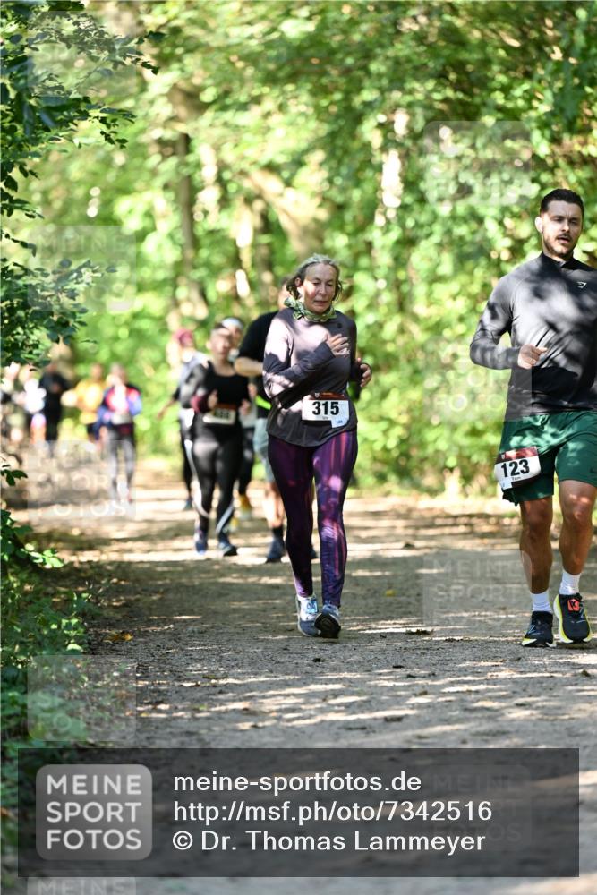 06.10.2024 - Bramfelder Halbmarathon 2024 Dr. Thomas Lammeyer http://msf.ph/oto/7342516 06.10.2024 10:53:29 Laufen 315, 128, 123 meine-sportfotos.de
