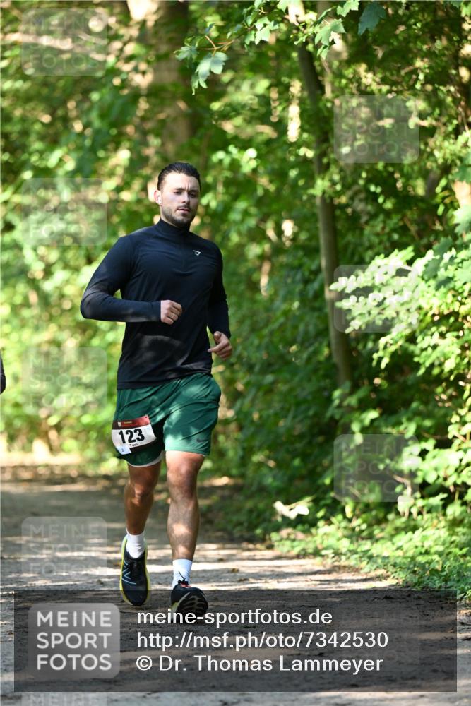06.10.2024 - Bramfelder Halbmarathon 2024 Dr. Thomas Lammeyer http://msf.ph/oto/7342530 06.10.2024 10:53:30 Laufen 123, 2 meine-sportfotos.de