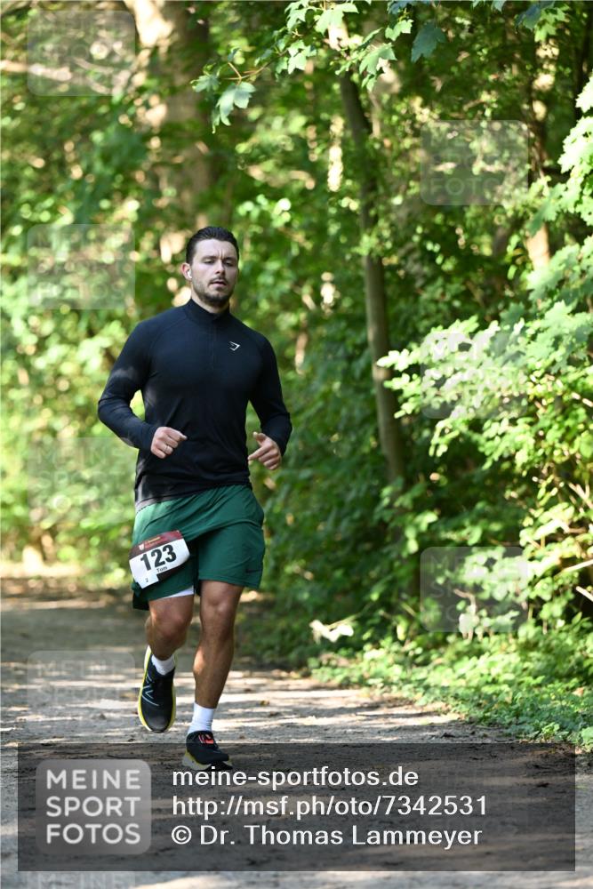 06.10.2024 - Bramfelder Halbmarathon 2024 Dr. Thomas Lammeyer http://msf.ph/oto/7342531 06.10.2024 10:53:31 Laufen 123 meine-sportfotos.de
