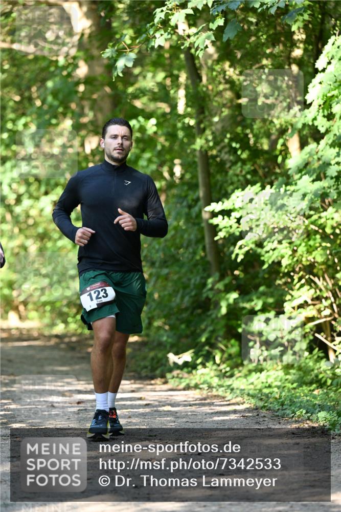 06.10.2024 - Bramfelder Halbmarathon 2024 Dr. Thomas Lammeyer http://msf.ph/oto/7342533 06.10.2024 10:53:31 Laufen 123 meine-sportfotos.de