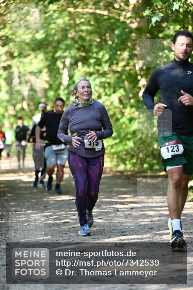 06.10.2024 - Bramfelder Halbmarathon 2024 Dr. Thomas Lammeyer http://msf.ph/oto/7342539 06.10.2024 10:53:31 Laufen 315, 128, 123 meine-sportfotos.de
