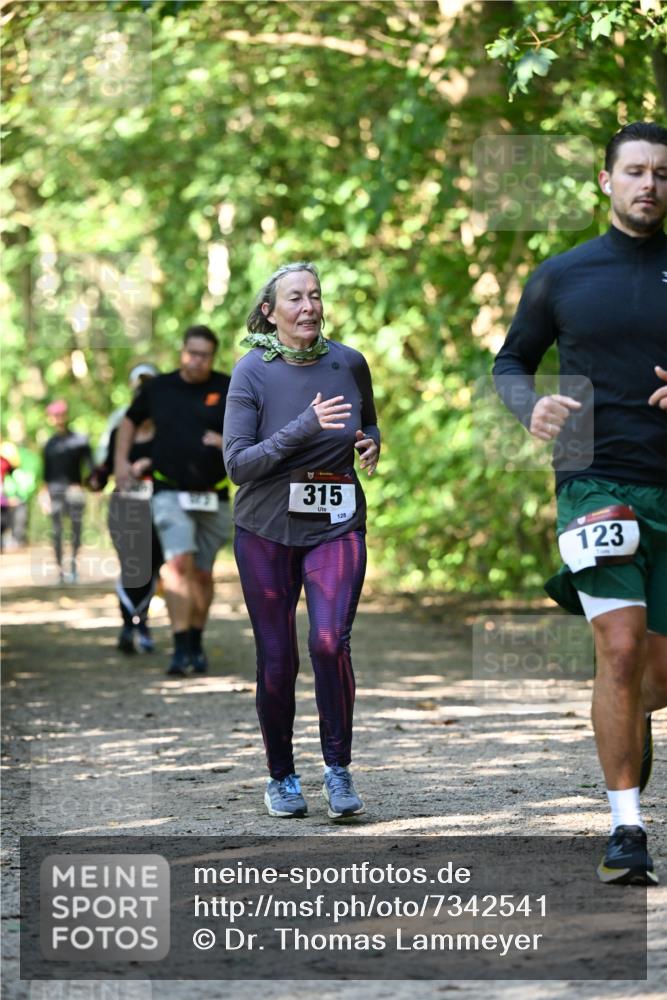 06.10.2024 - Bramfelder Halbmarathon 2024 Dr. Thomas Lammeyer http://msf.ph/oto/7342541 06.10.2024 10:53:32 Laufen 315, 128, 123 meine-sportfotos.de