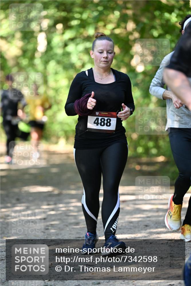 06.10.2024 - Bramfelder Halbmarathon 2024 Dr. Thomas Lammeyer http://msf.ph/oto/7342598 06.10.2024 10:53:38 Laufen 488 meine-sportfotos.de