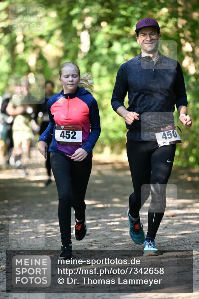 06.10.2024 - Bramfelder Halbmarathon 2024 Dr. Thomas Lammeyer http://msf.ph/oto/7342658 06.10.2024 10:53:45 Laufen 452, 450, 215 meine-sportfotos.de