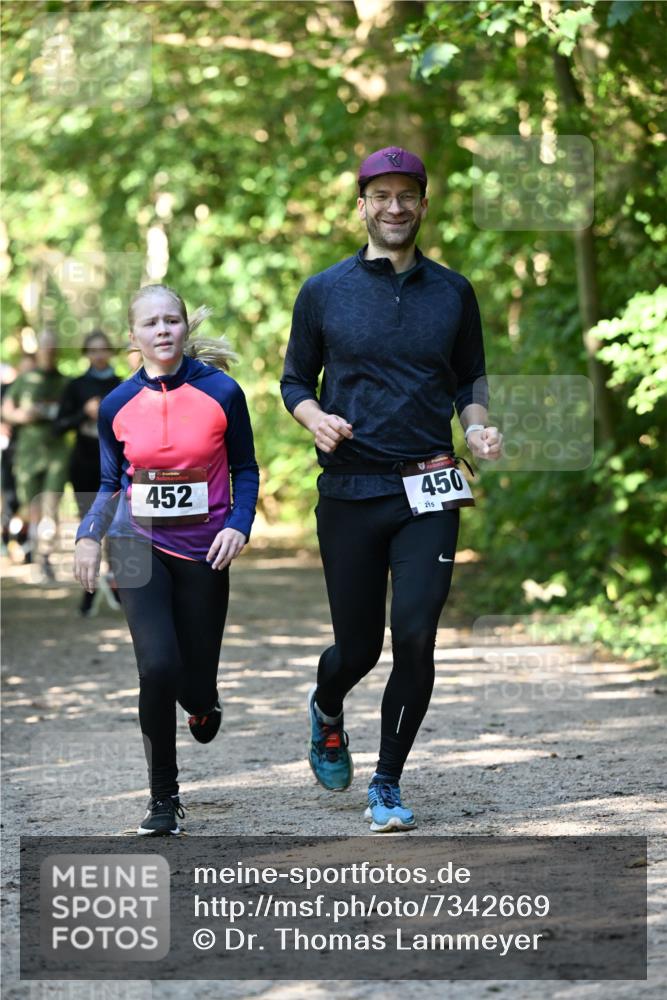 06.10.2024 - Bramfelder Halbmarathon 2024 Dr. Thomas Lammeyer http://msf.ph/oto/7342669 06.10.2024 10:53:46 Laufen 3, 452, 450, 215 meine-sportfotos.de