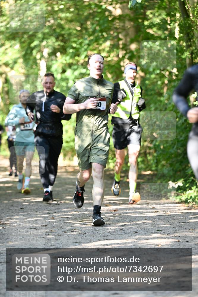 06.10.2024 - Bramfelder Halbmarathon 2024 Dr. Thomas Lammeyer http://msf.ph/oto/7342697 06.10.2024 10:53:50 Laufen 30, 84 meine-sportfotos.de